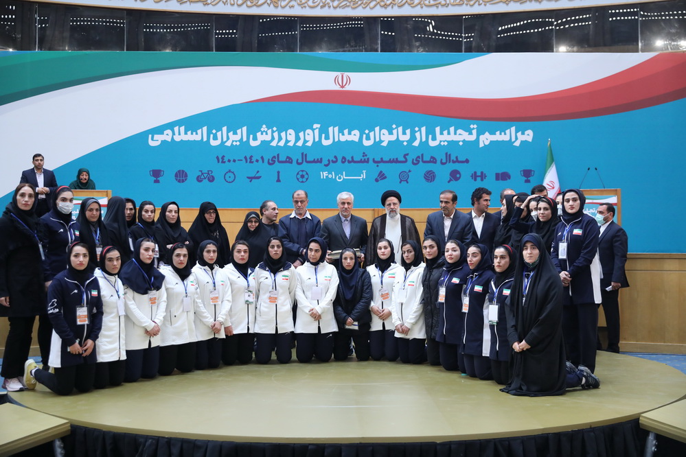 بانوان پرافتخار ناشنوایان ایران از سوی رئیس جمهور تجلیل شدند